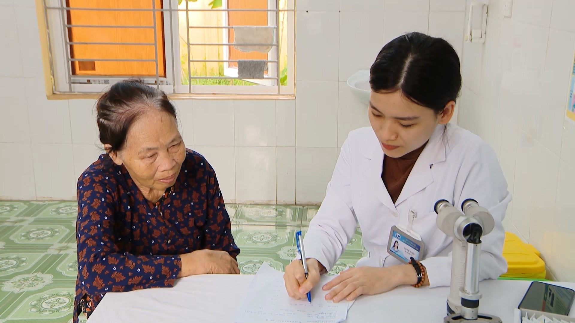 Y tế cơ sở - gần dân, vì dân