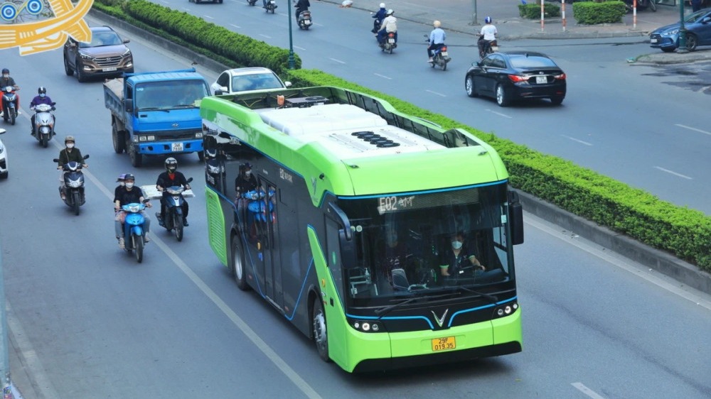 Đầu tư hạ tầng: Giải pháp căn cơ để tăng sức hút cho xe buýt