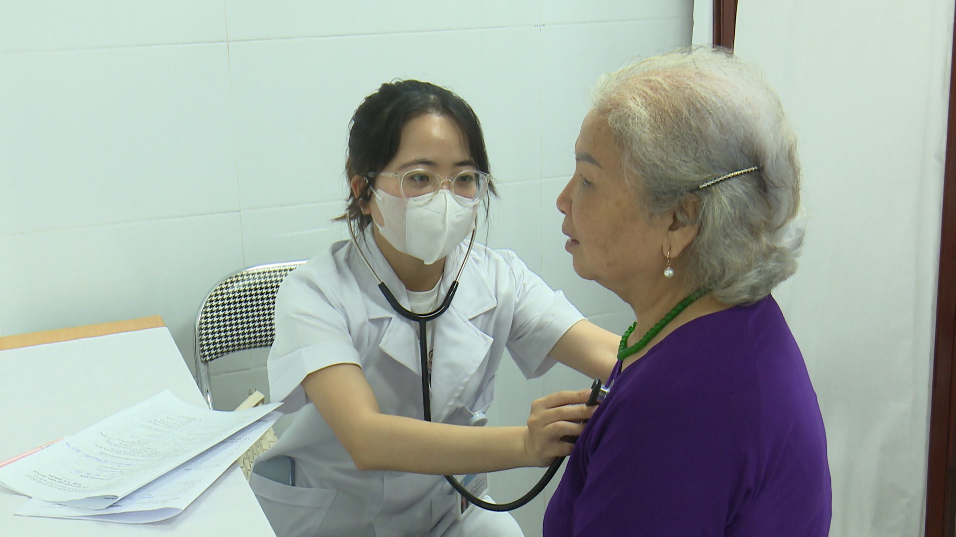 100% người dân phường Bạch Mai được khám, sàng lọc sức khỏe