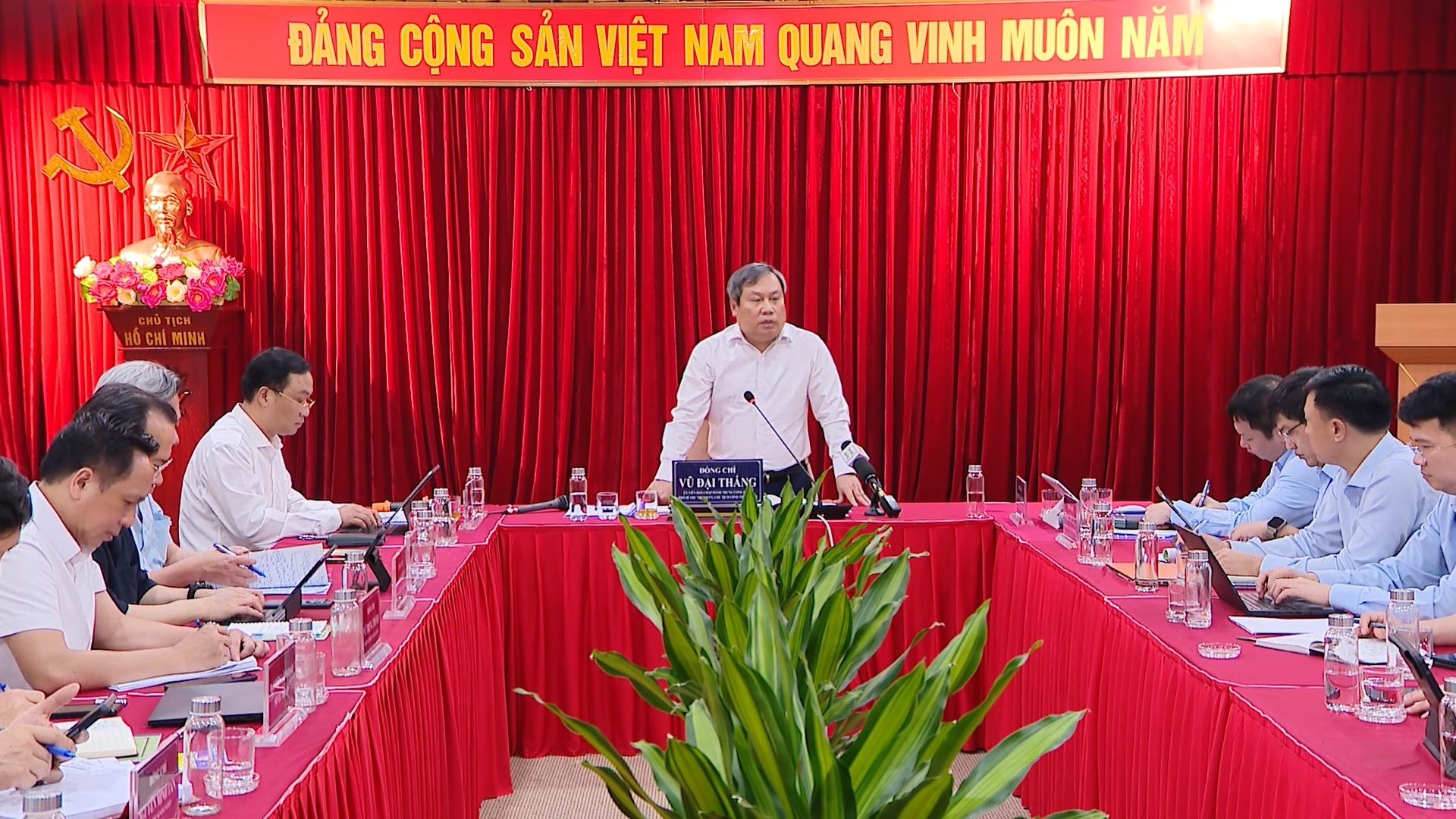 Cần bỏ tầng nấc trung gian trong phục vụ hành chính công