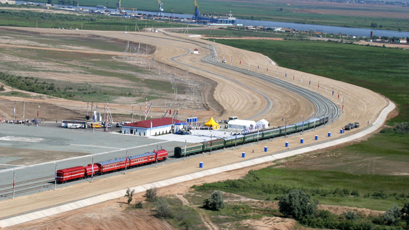 Israel khuyến cáo người dân Iran tránh tàu hỏa, đường sắt