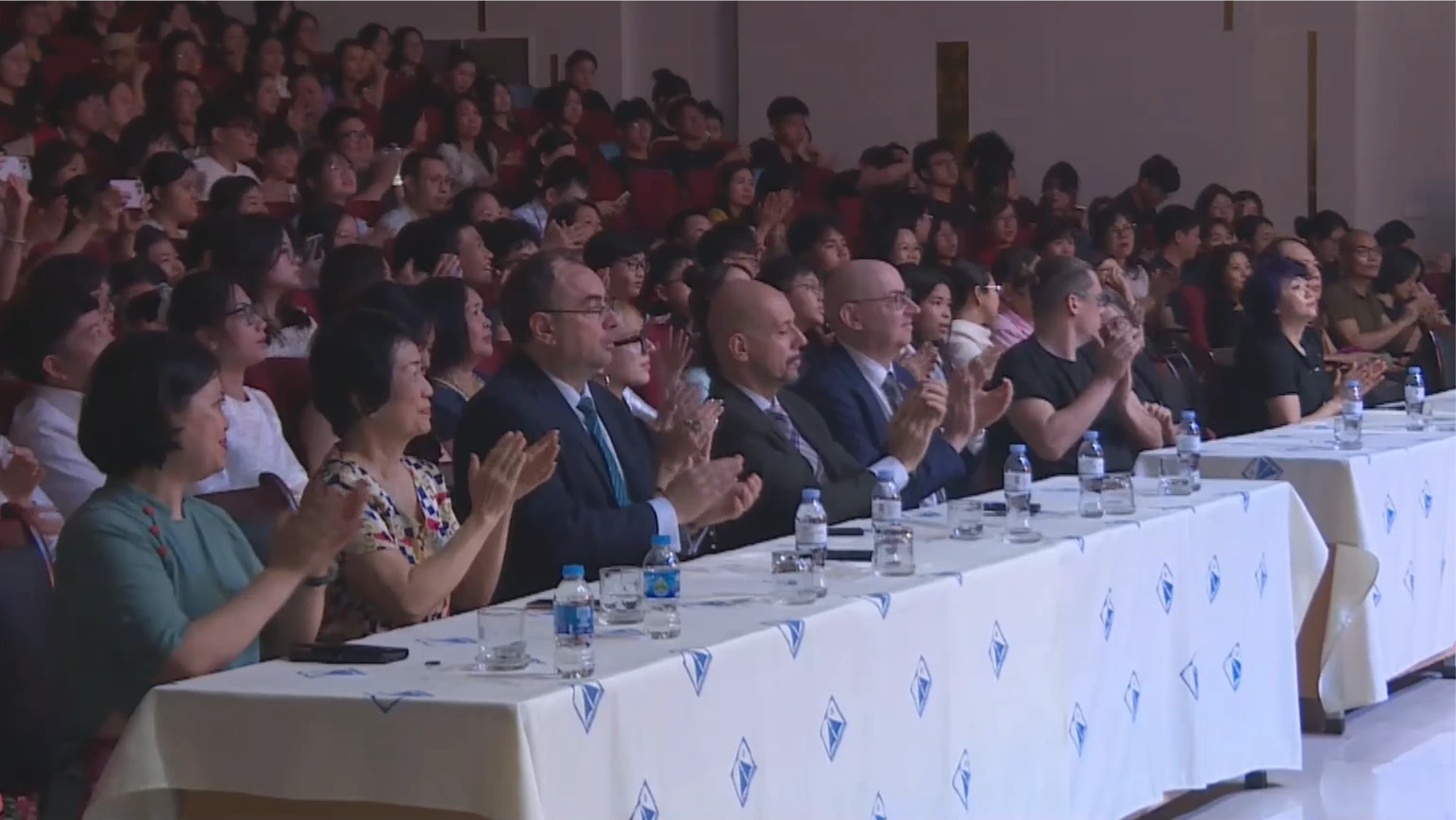 Học sinh kết nối qua nghệ thuật Pháp ngữ