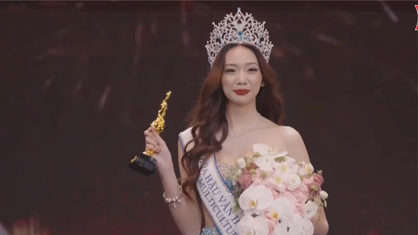 Nữ sinh 18 tuổi đăng quang 'Hoa hậu Văn hóa Việt Nam 2026'