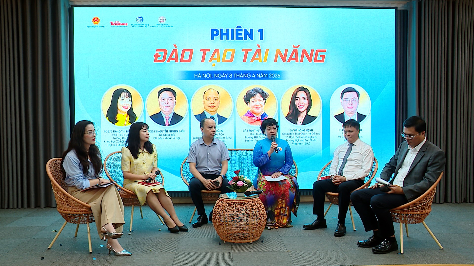 Đột phá chính sách đào tạo, trọng dụng nhân tài