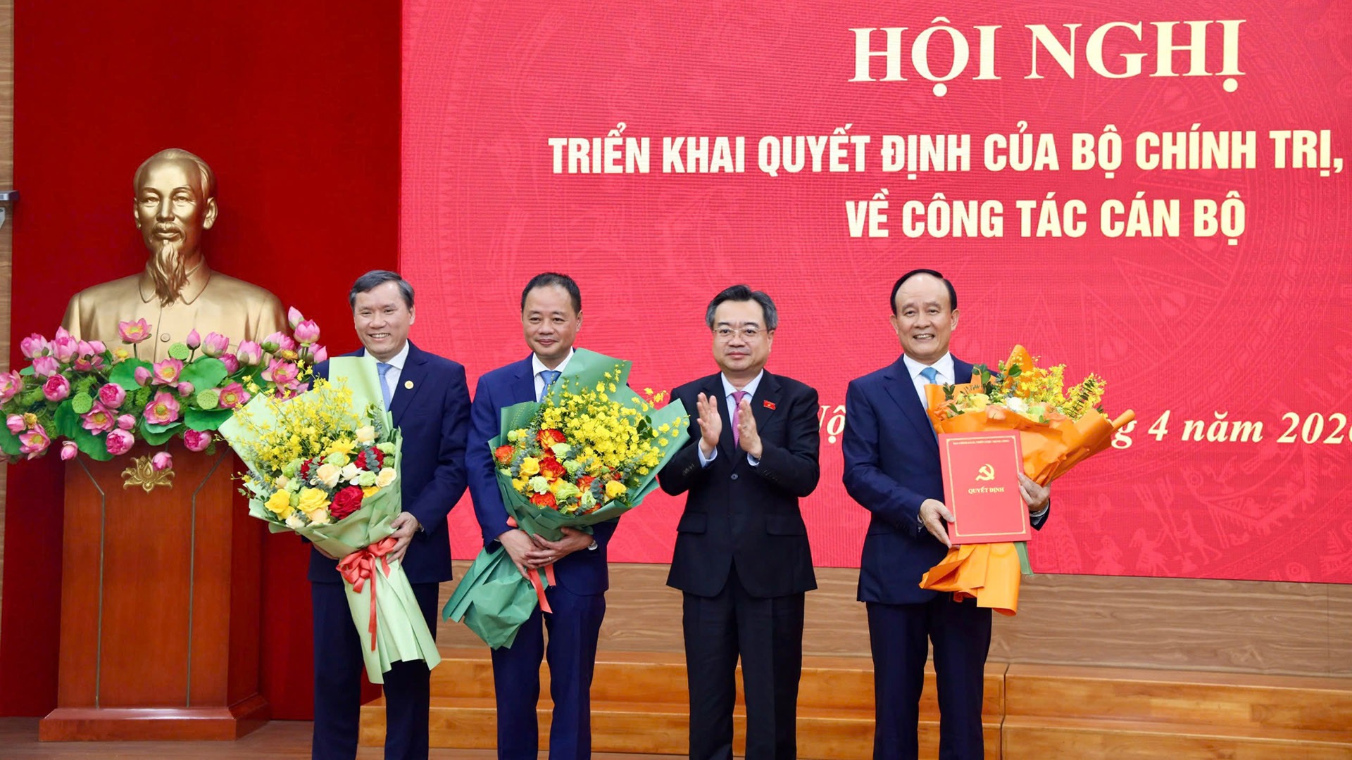 Triển khai quyết định của Bộ Chính trị, Ban Bí thư về công tác cán bộ