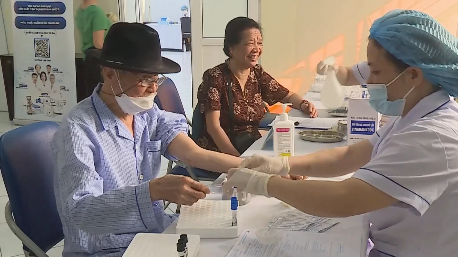 500 người cao tuổi được khám, tư vấn sức khỏe miễn phí