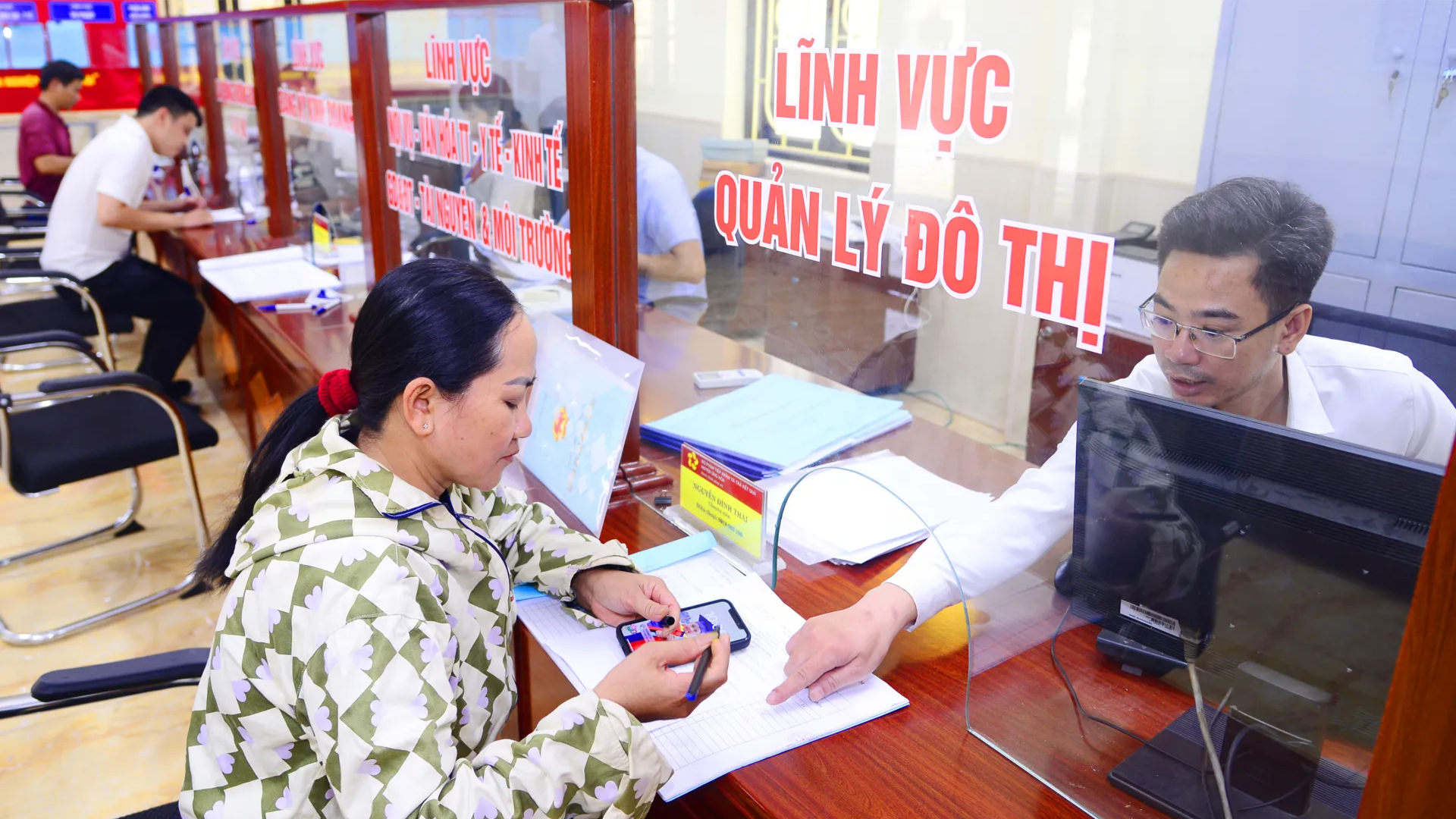 Phân quyền cho Chủ tịch xã trong quản lý đất đai