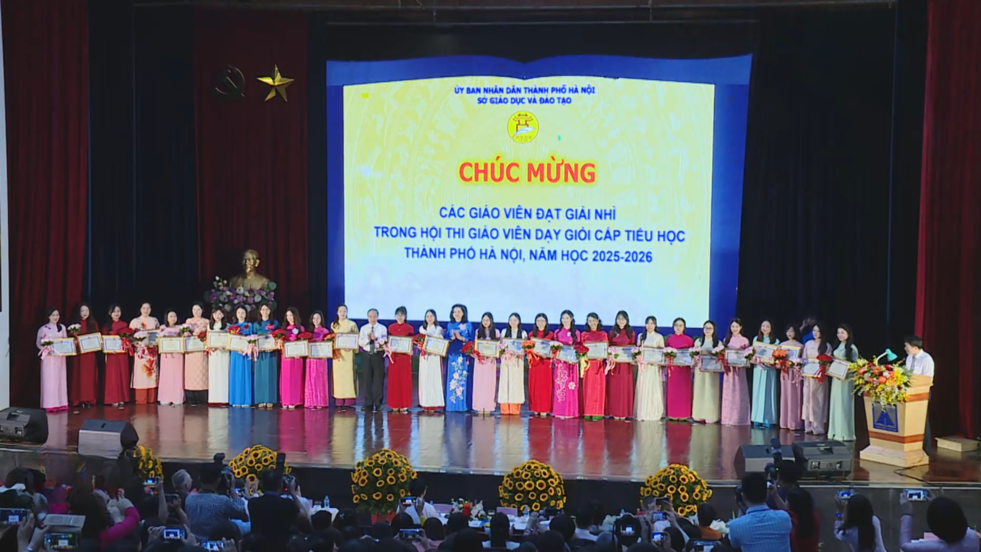 Hà Nội khen thưởng 182 giáo viên dạy giỏi tiểu học
