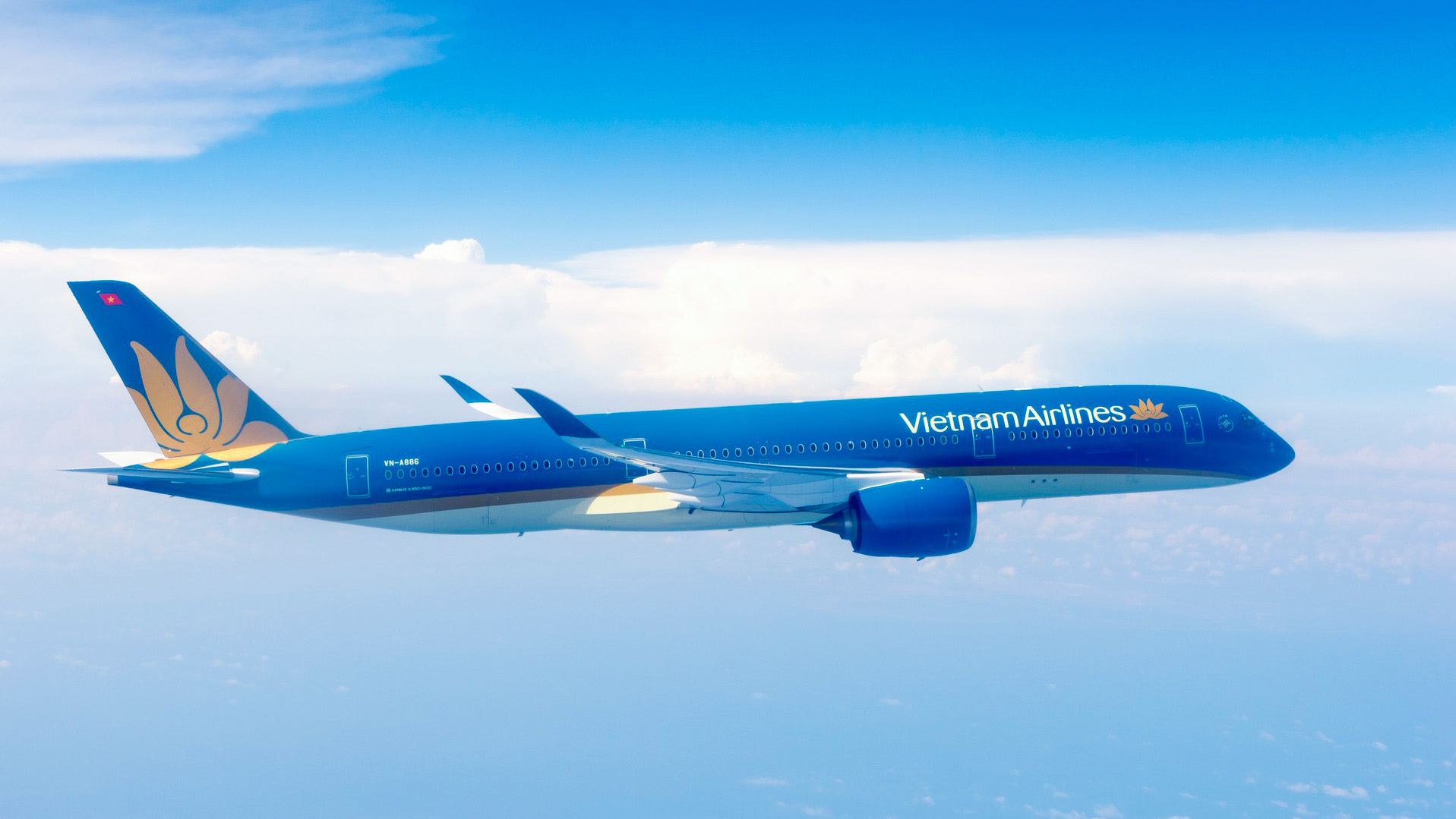 Vé máy bay, tàu dịp 30/4 tăng mạnh, nhiều chặng chạm trần