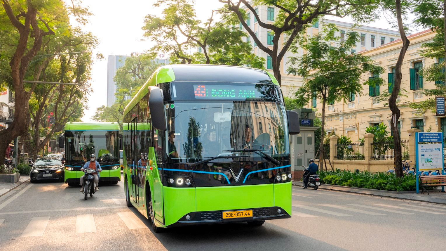 Hà Nội đưa thêm 52 xe buýt điện vào vận hành