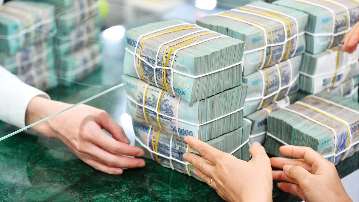 Nhiều ngân hàng giảm lãi suất, thanh khoản vẫn chịu áp lực