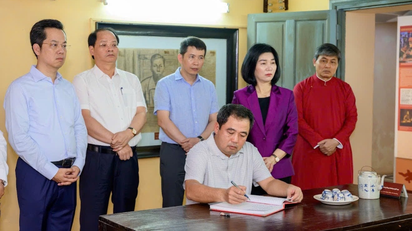 Lãnh đạo Thành phố dâng hương tưởng niệm Tổng Bí thư Trần Phú