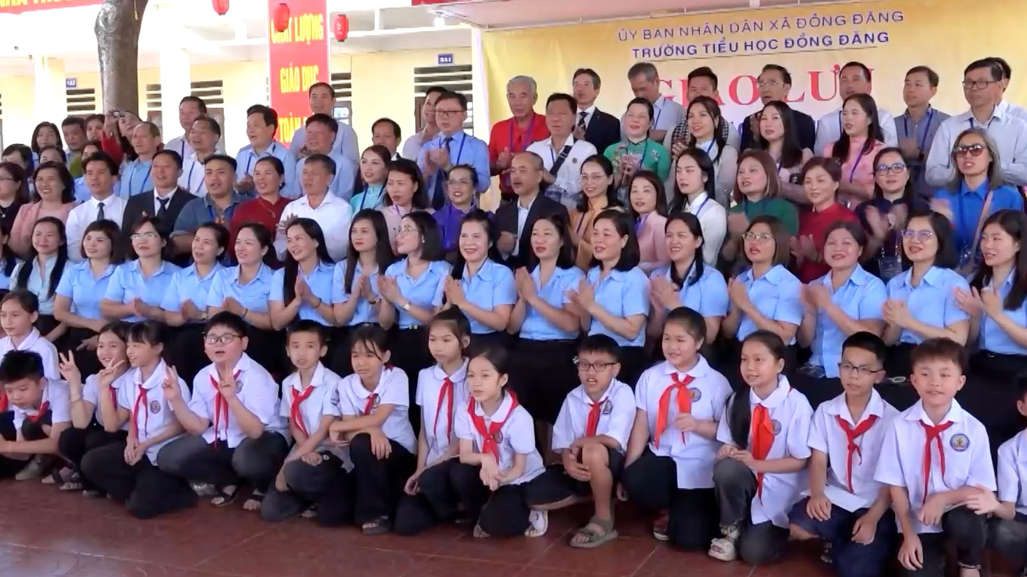 Tấm lòng kiều bào gửi tới học sinh vùng biên