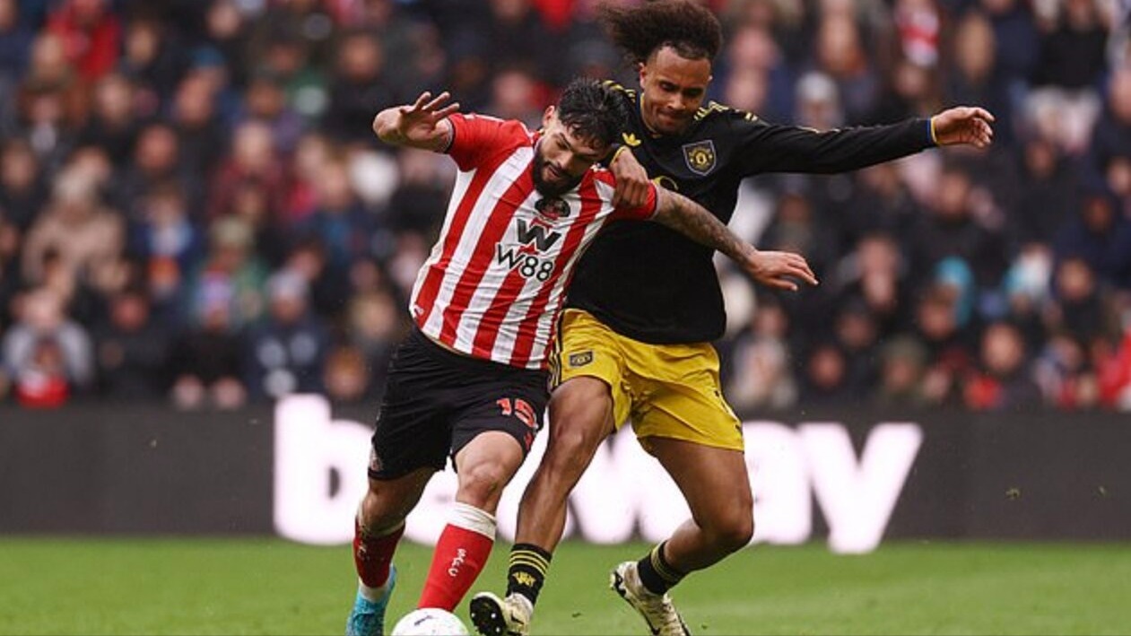 Man City duy trì tham vọng, Man United đứt mạch thắng