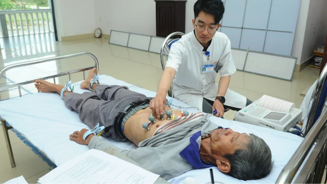 Hơn 75% bệnh nhân ung thư phổi phát hiện ở giai đoạn muộn