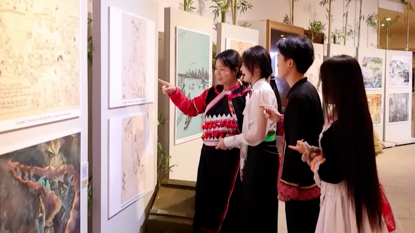 Triển lãm 'Từ ký họa chiến trường đến sắc màu đương đại'