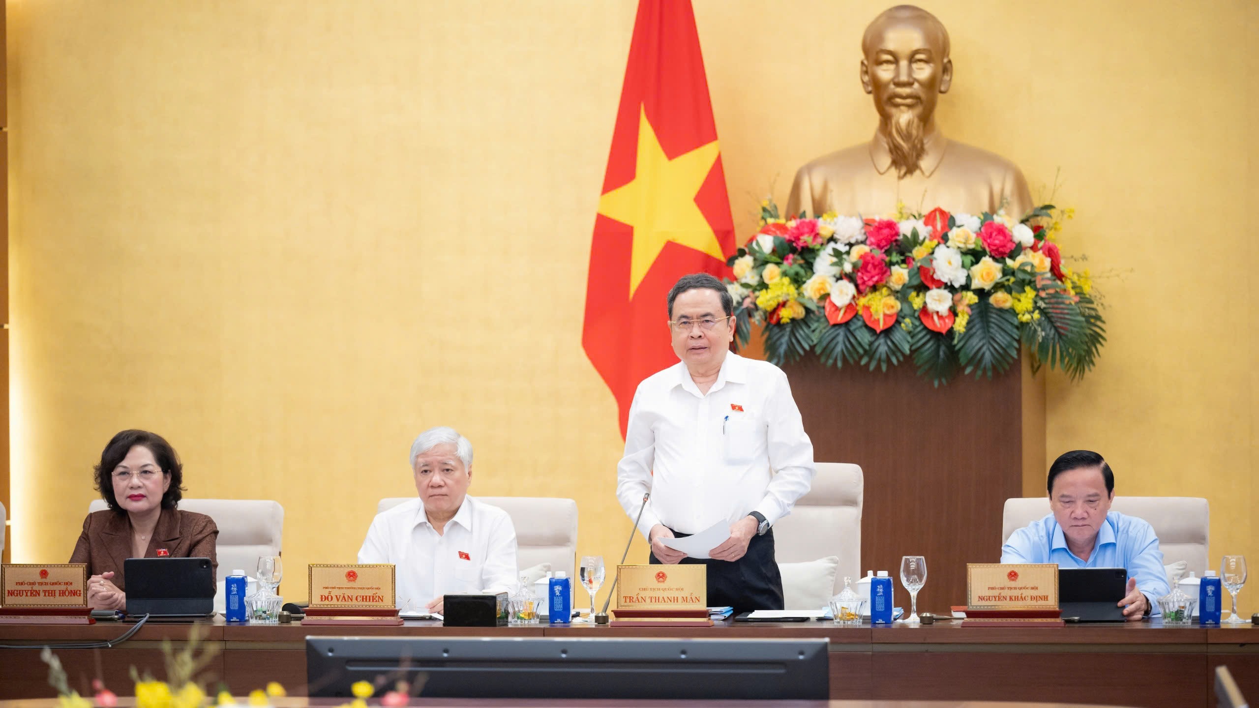 Không để chậm văn bản hướng dẫn luật
