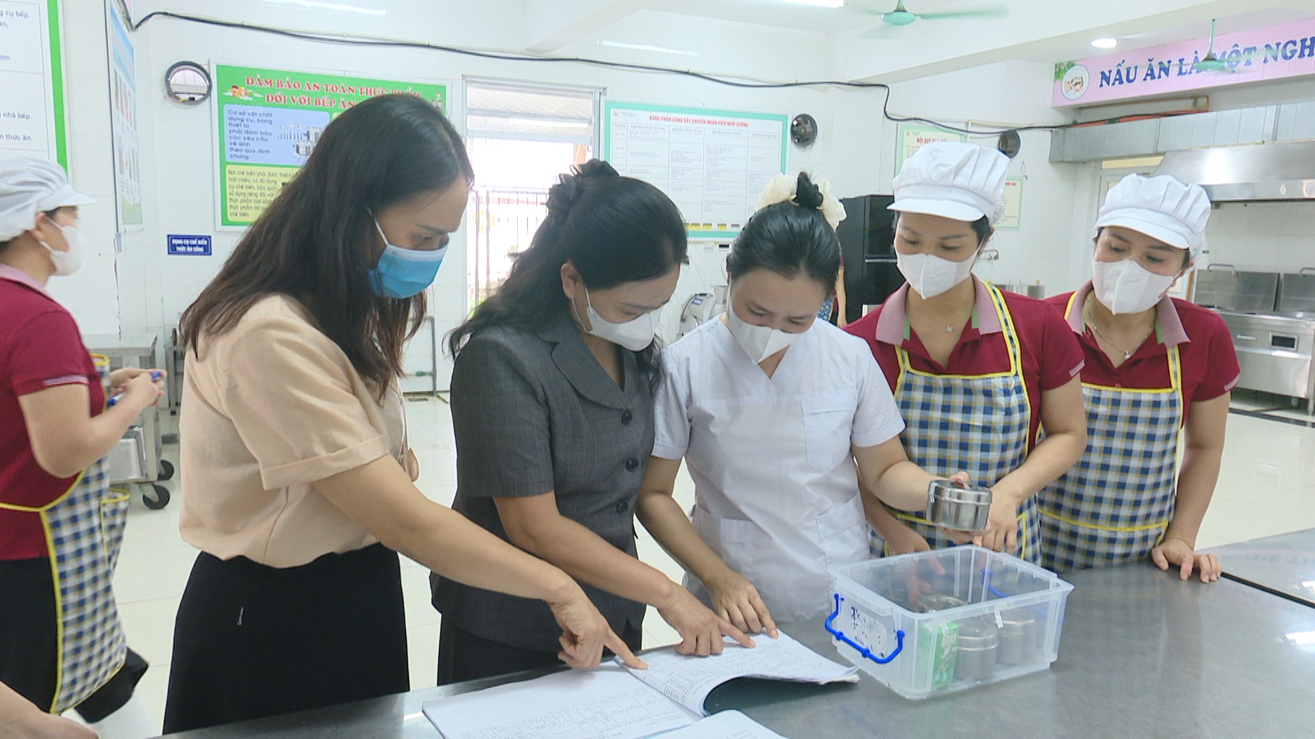 Nhiều trường học và cơ sở kinh doanh chủ động đảm bảo an toàn thực phẩm 