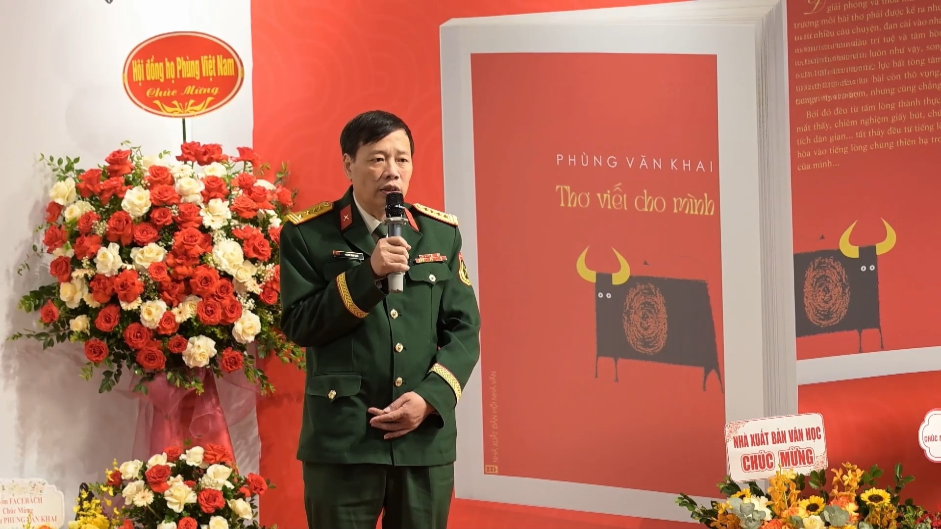 'Thơ viết cho mình' và mạch nguồn ký ức dân tộc