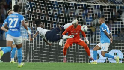 Napoli lỡ cơ hội sớm giành suất dự Champions League