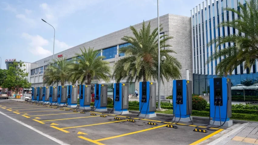 Đề xuất xây 4 bãi xe kết hợp trạm sạc dọc Vành đai 1
