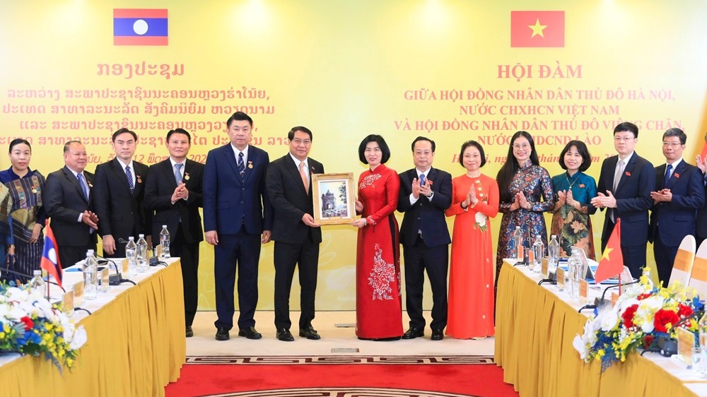 Tăng cường trao đổi chuyển đổi số giữa hai cơ quan dân cử Hà Nội - Viêng Chăn