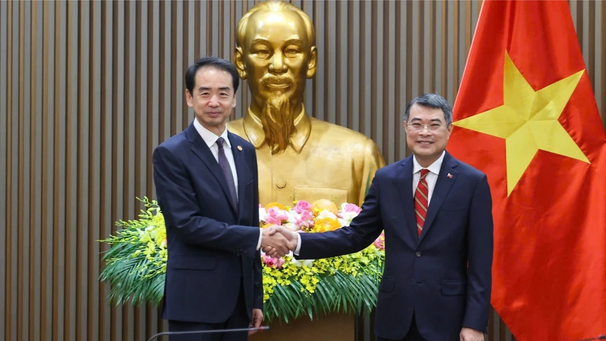 Thủ tướng Lê Minh Hưng tiếp Đại sứ Trung Quốc Hà Vĩ