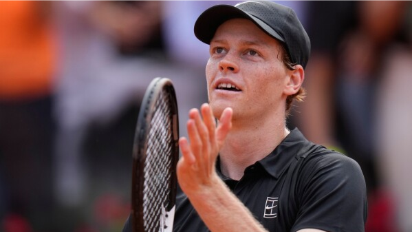 Jannik Sinner cân bằng kỷ lục của Djokovic