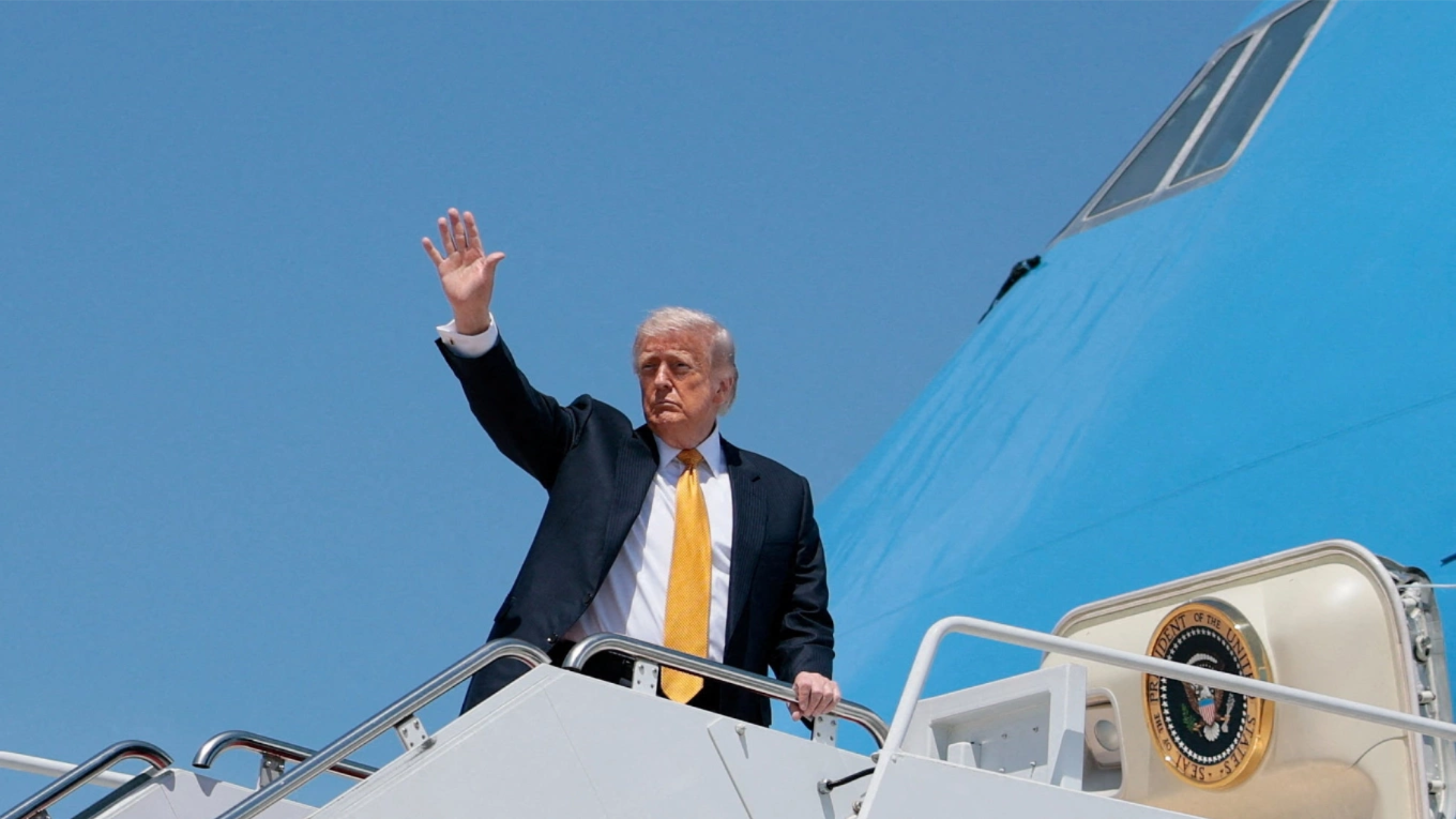 Tổng thống Mỹ Donald Trump lên đường thăm Trung Quốc