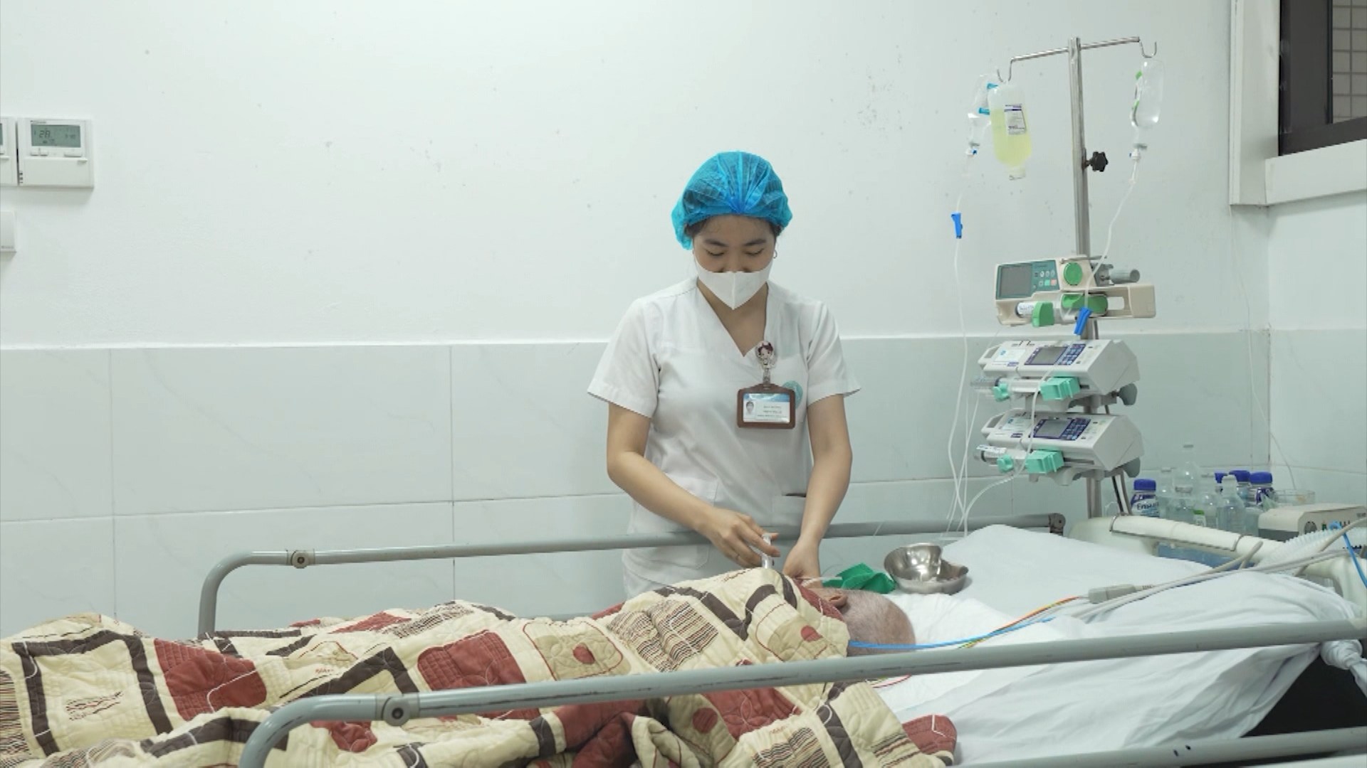 Đội ngũ điều dưỡng Thủ đô đổi mới vì người bệnh