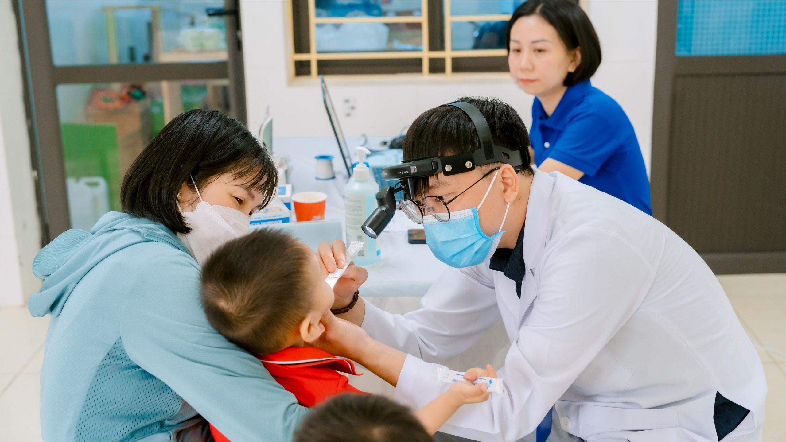 Hà Nội chăm sóc sức khỏe cho trẻ em các xã vùng dân tộc miền núi