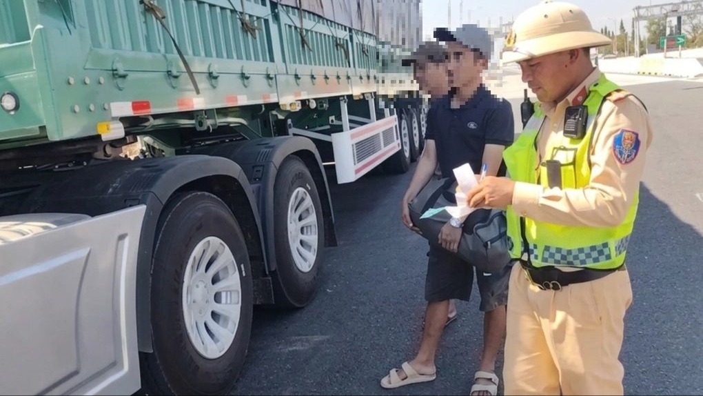  CSGT Hà Nội tăng cường xử phạt xe tải vi phạm quy định về an toàn giao thông
