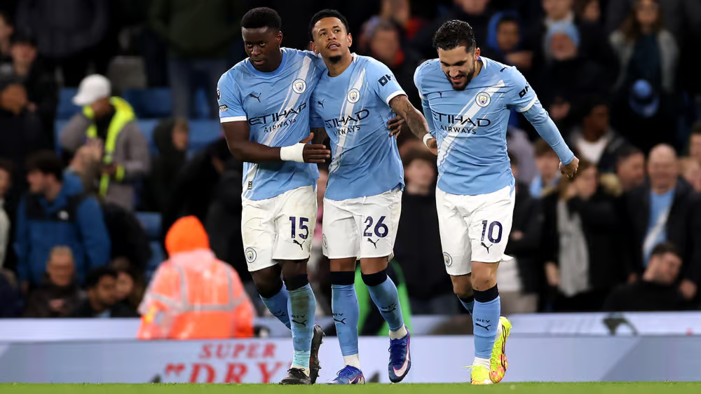 Man City tái lập cách biệt 2 điểm với Arsenal