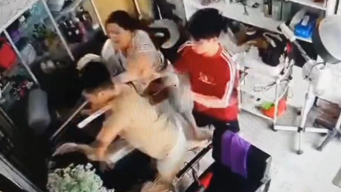 Xác minh vụ người phụ nữ ôm con nhỏ bị hành hung dã man