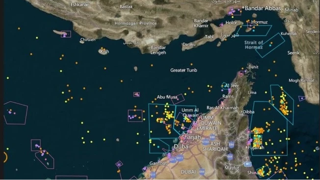 Iran cấp phép cho 30 tàu đi qua eo Hormuz trong một ngày