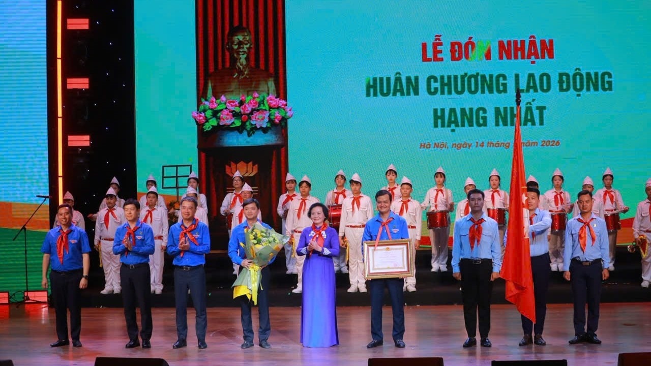 Đội Thiếu niên Tiền phong Hồ Chí Minh đón nhận Huân chương Lao động hạng Nhất