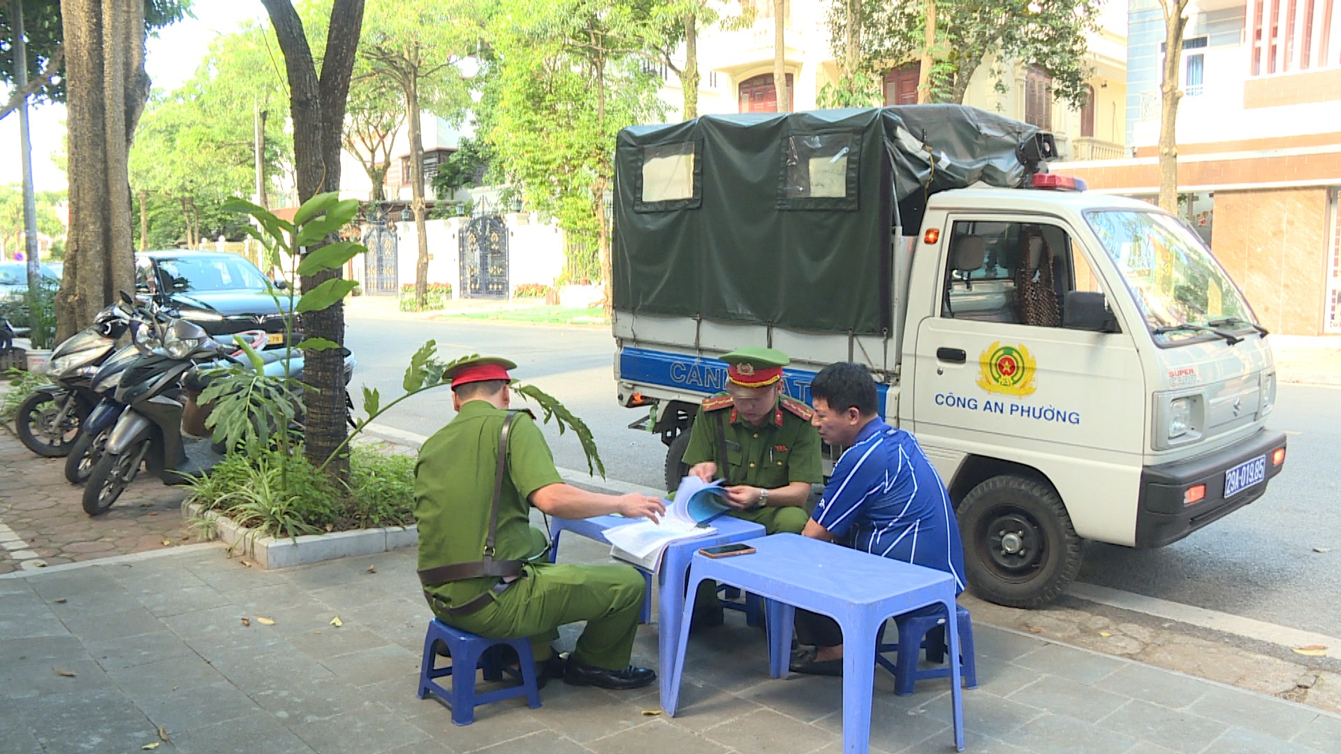 Phường Việt Hưng quyết liệt xử lý vi phạm trật tự đô thị