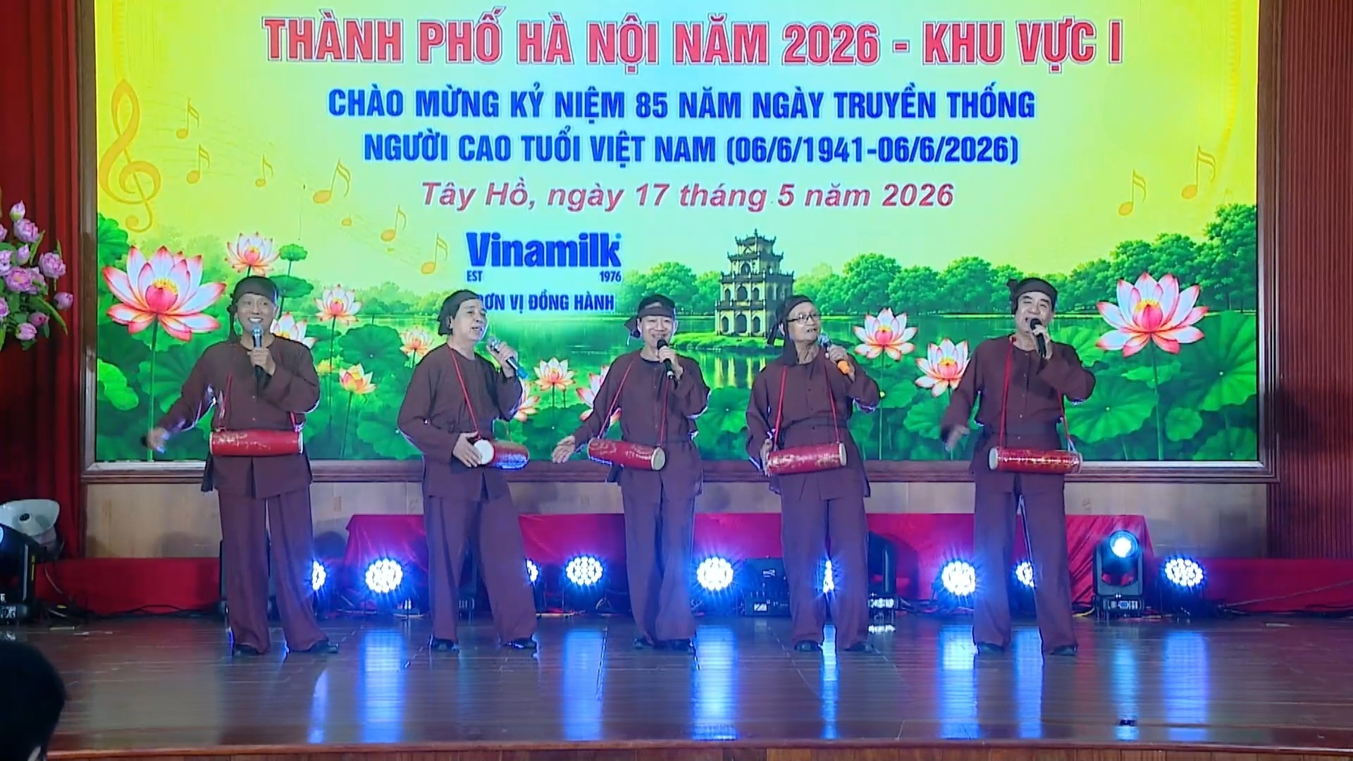 Sôi nổi Liên hoan tiếng hát dân ca người cao tuổi Thủ đô