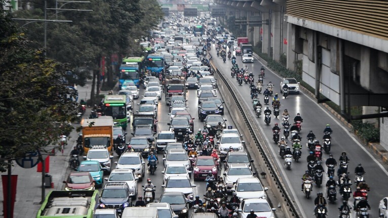 Hà Nội nghiên cứu xén dải phân cách để tổ chức giao thông linh hoạt