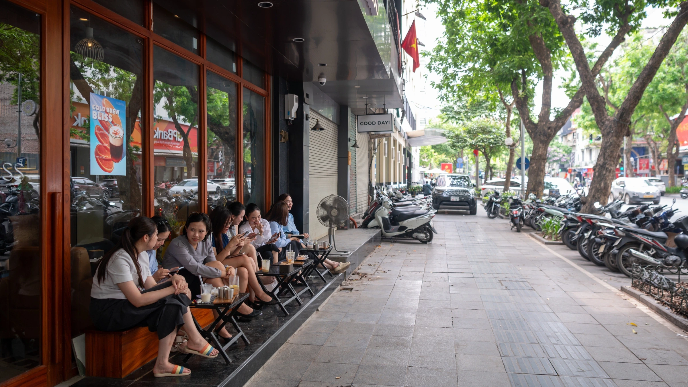 Khi từng mét vuông vỉa hè trở thành 'tài sản đô thị'