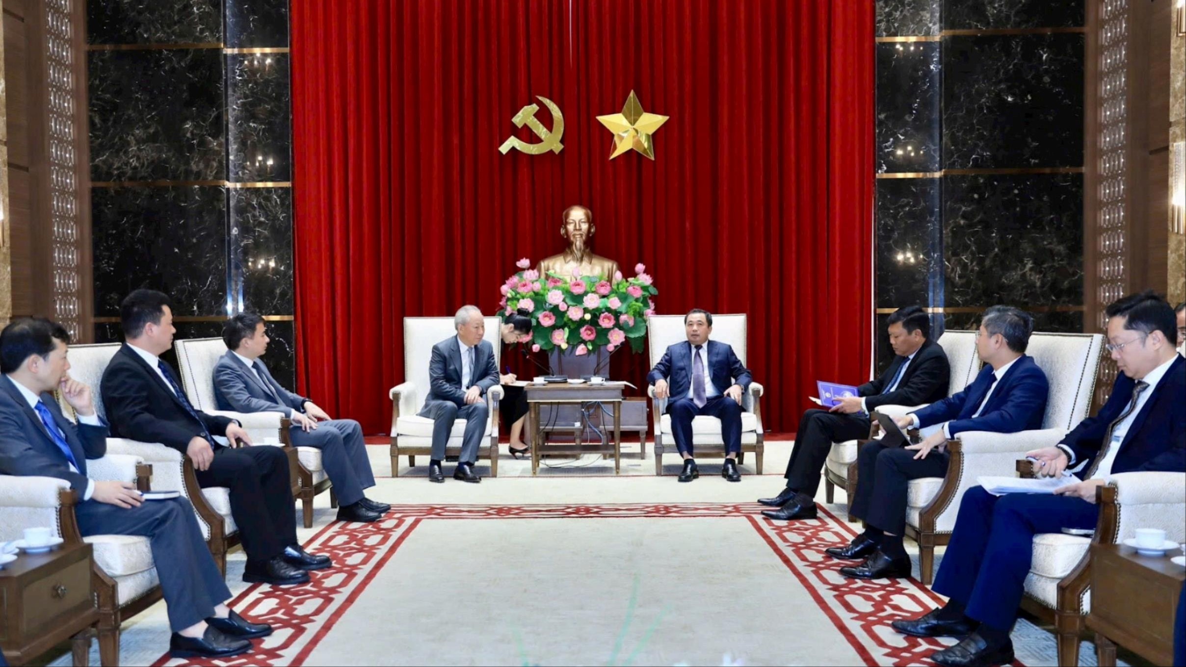 Đẩy nhanh triển khai tuyến đường sắt đô thị Văn Cao - Hòa Lạc