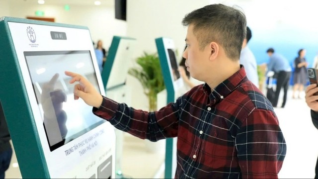 Chuyển đổi số ở Hà Nội: Lấy người dân làm trung tâm phục vụ