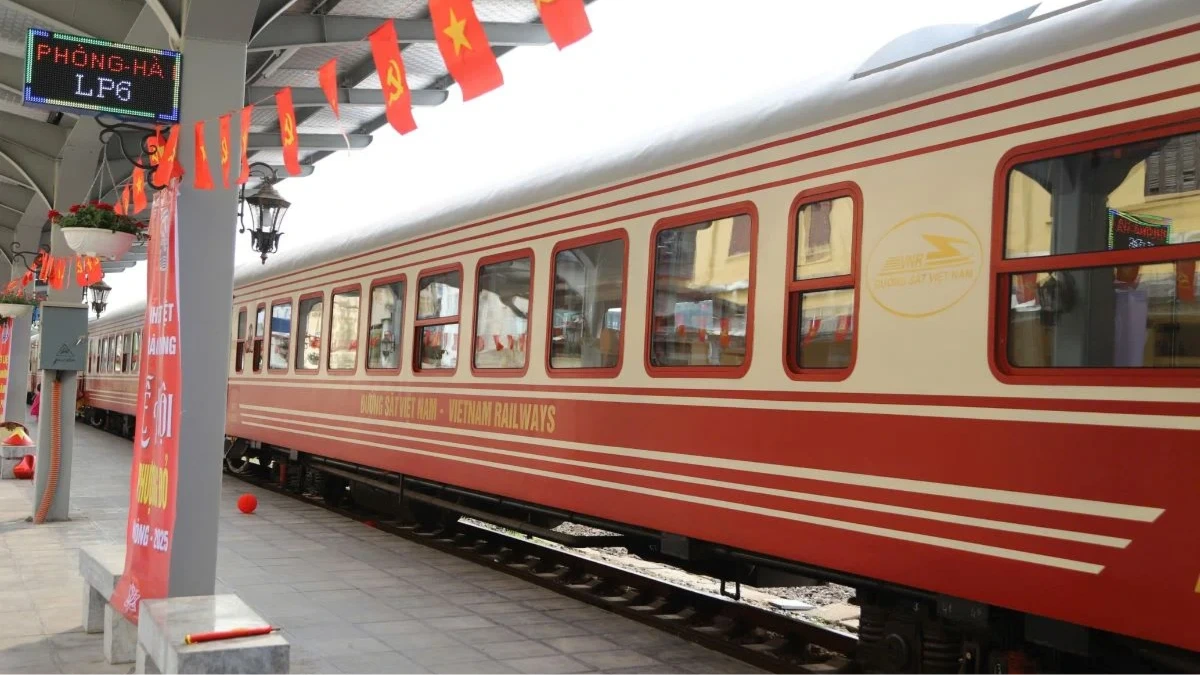 Hơn 1,3 triệu khách đi tàu Hoa phượng đỏ
