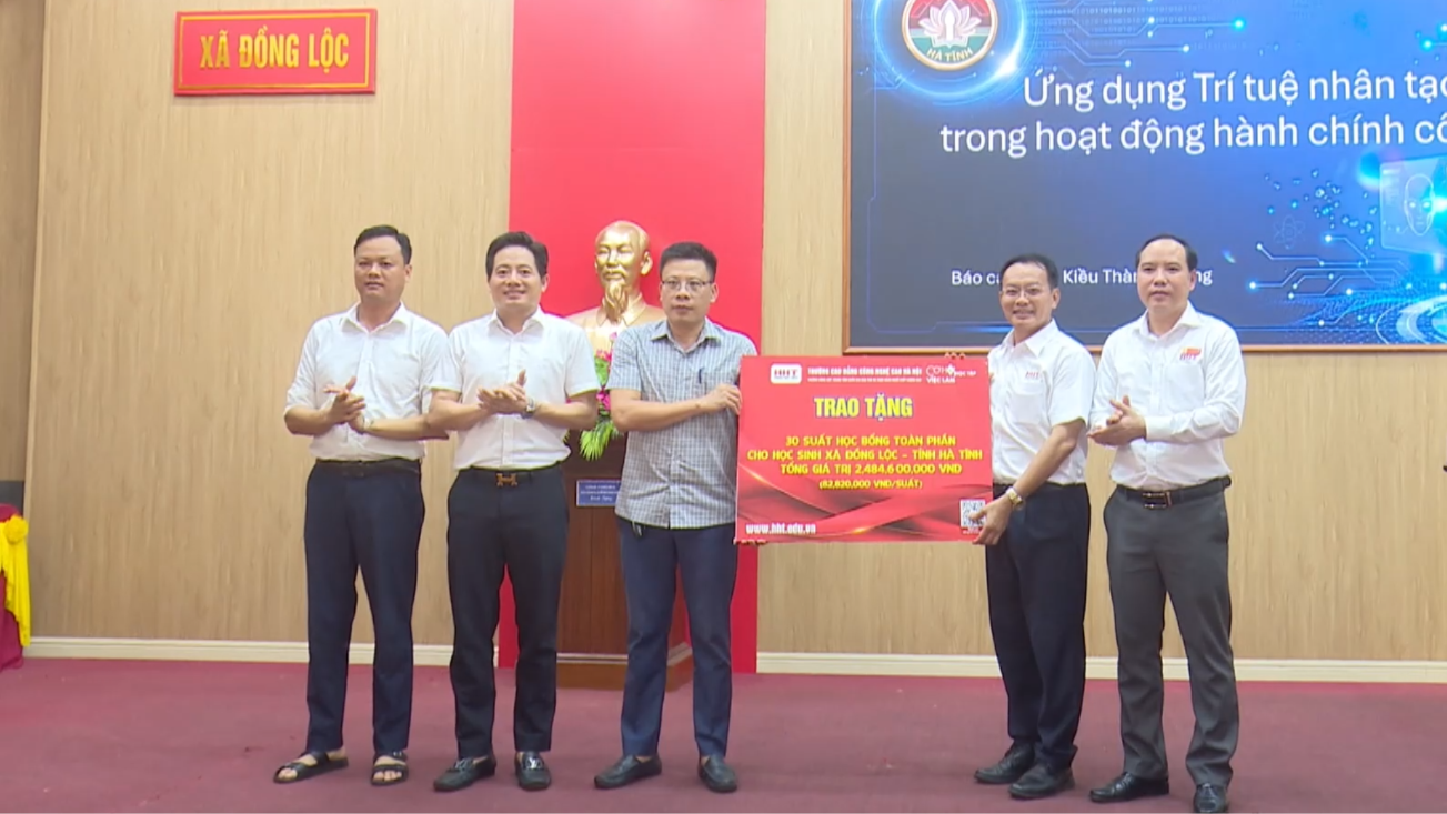 Trao 180 suất học bổng toàn phần cho học sinh Hà Tĩnh