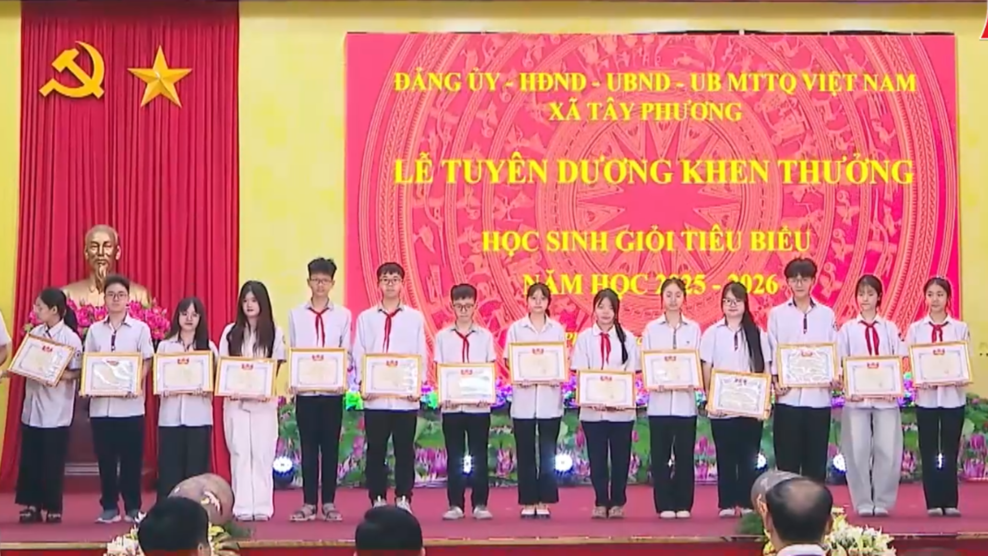Xã Tây Phương khen thưởng 255 học sinh tiêu biểu 