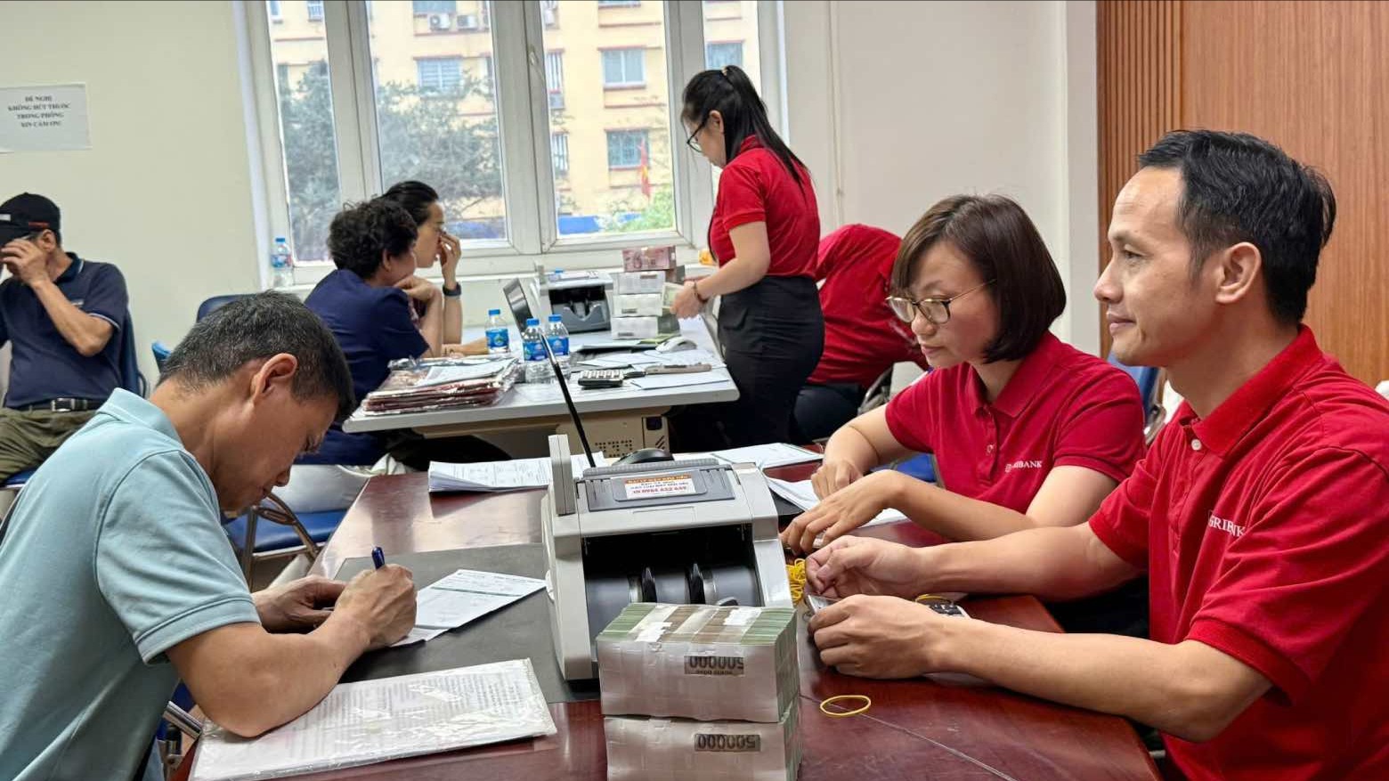 Phường Thanh Xuân chi trả tiền bồi thường cho các hộ dân