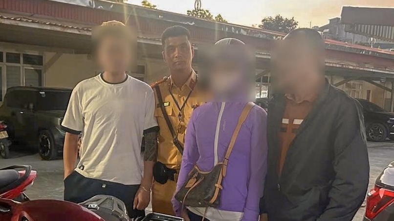 CSGT kịp thời ngăn chặn một trường hợp có biểu hiện tiêu cực trên cầu Vĩnh Tuy