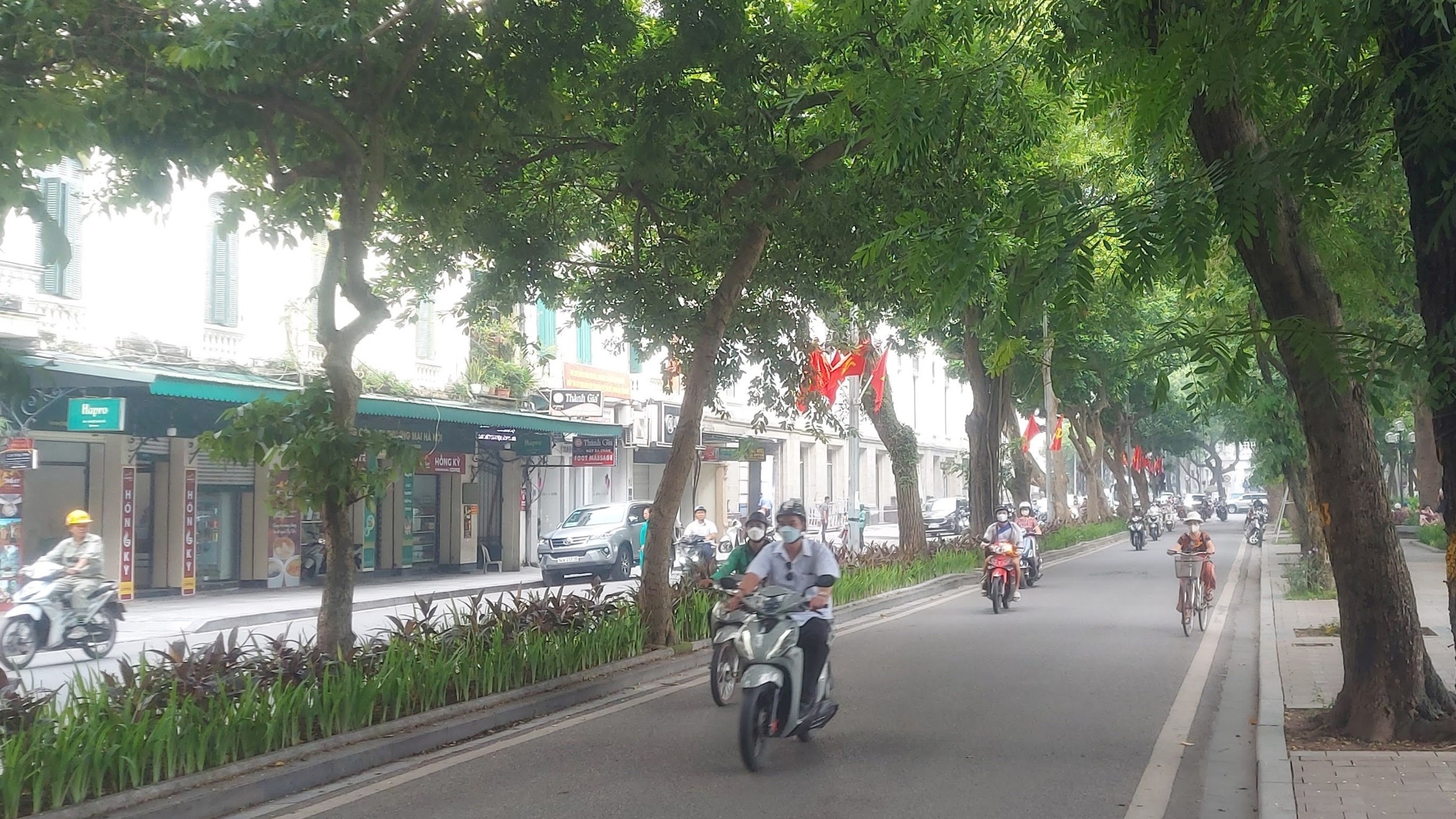 Thời tiết 2/5: Hà Nội tăng nhiệt trở lại, trời nắng nóng