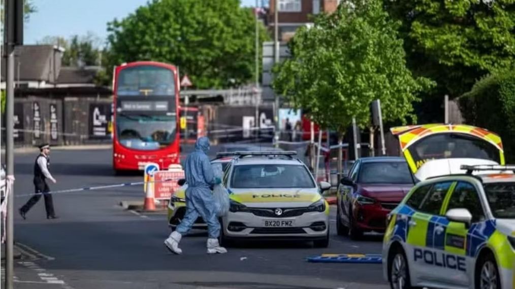 Anh xét xử nghi phạm vụ đâm dao ở London