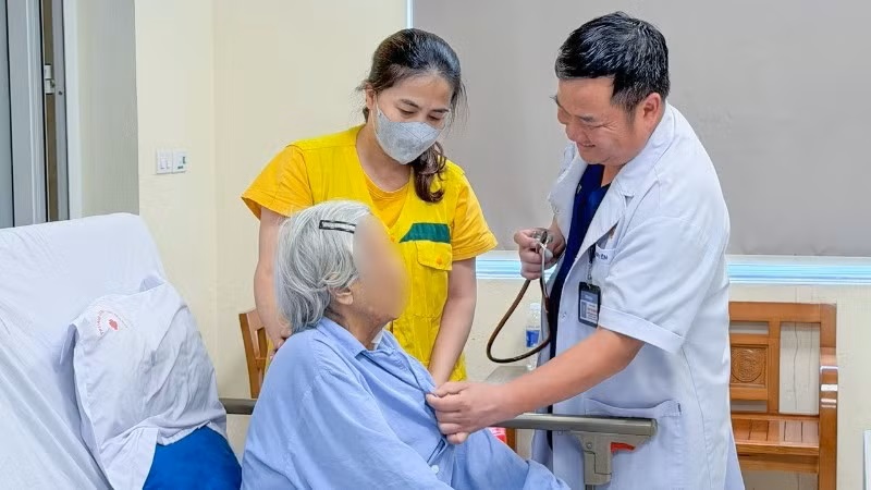 Thay van trong van cứu sống hai bệnh nhân cao tuổi